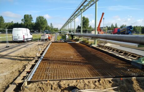 PIMA is gespecialiseerd in grondwerken, kabelwerken, industriële verlichting, elektrische installaties en bouwkundige werken.