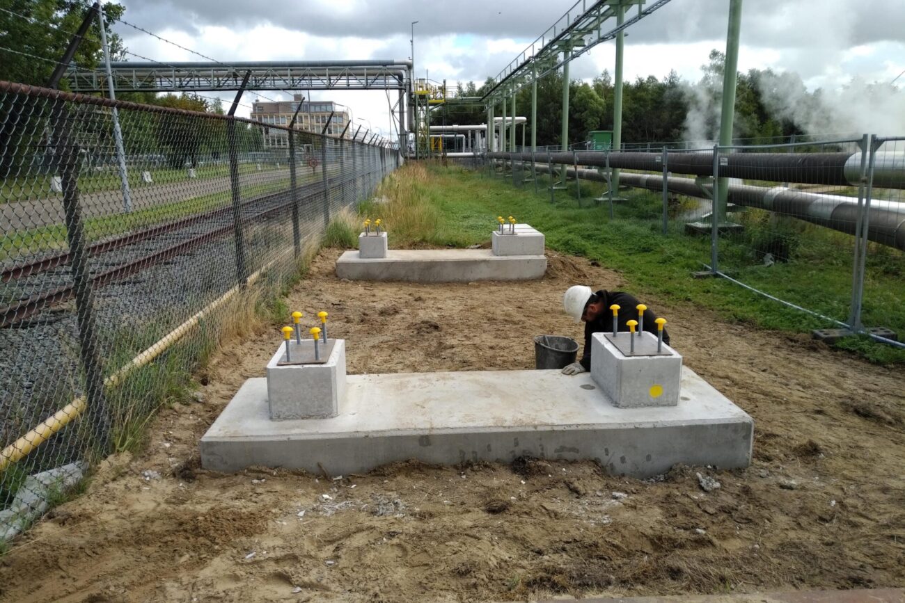 PIMA is gespecialiseerd in grondwerken, kabelwerken, industriële verlichting, elektrische installaties en bouwkundige werken.